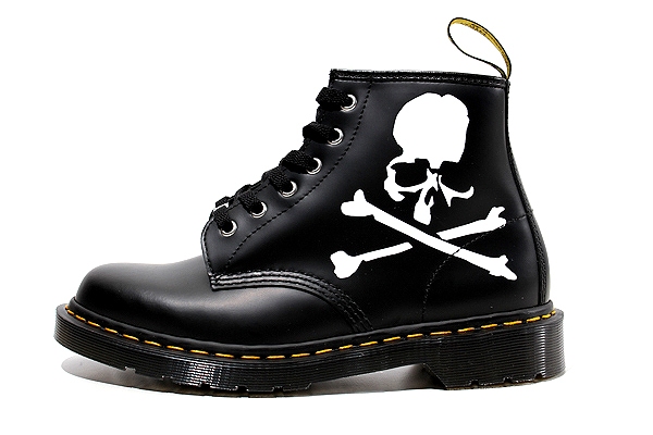 広島のリサイクルショップ ベクトル袋町店です！

MASTERMIND WORLD×END.×DR.MARTENS 101 ショート ブーツを買い取りさせて頂きました♪

またのご利用を心よりお待ちしております♪

ベクトル袋町店では様々な古着、靴、バッグ、ブランド品を高価買い取りいたします！！

お気軽にお問い合わせください♪♪