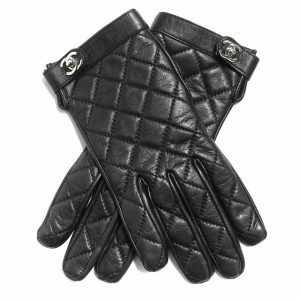 良品 シャネル CHANEL マトラッセ ココマーク ターンロック グローブ ラムスキン レザー キルティング 手袋 7 1/2 黒 ブラック シルバー金具 レディース 買い取りさせて頂きました♪